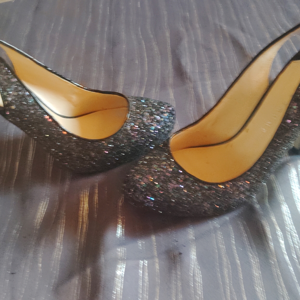 Elegant Glitter Pumps